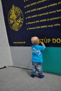 Ked do JAMESu, tak len v tričku HK Manín
