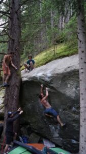 Steppenwolf 8B - prírodný Moonboard s výlezom ako z Fontainebleau. Foto_ Matúš Zápotočný